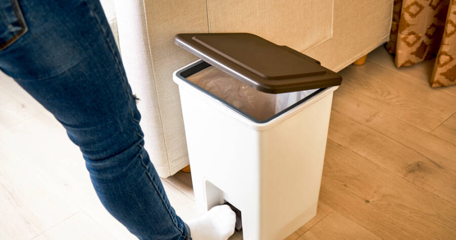 How to Fix a Smelly Garbage Can (and Keep It That Way